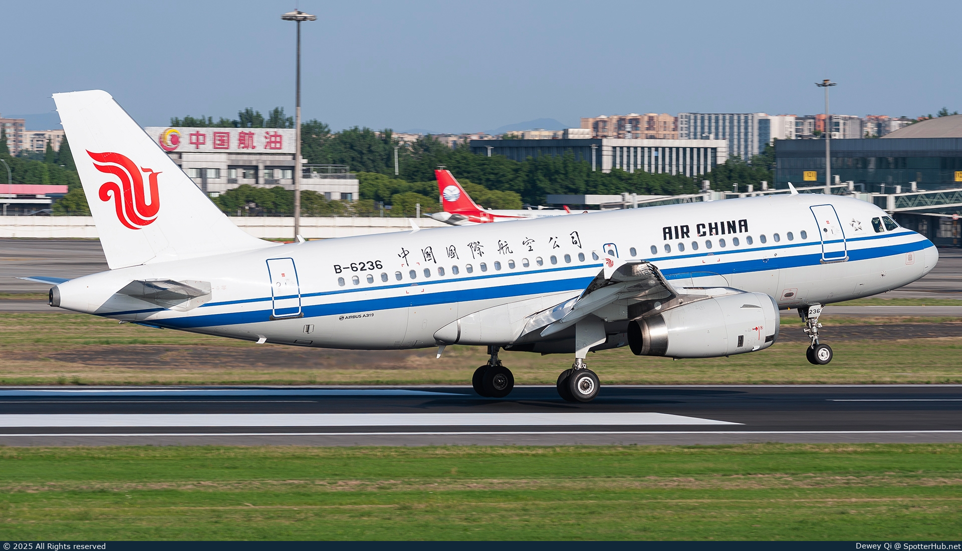 Photo of B-6236 - Airbus A319-131 operated by Air China