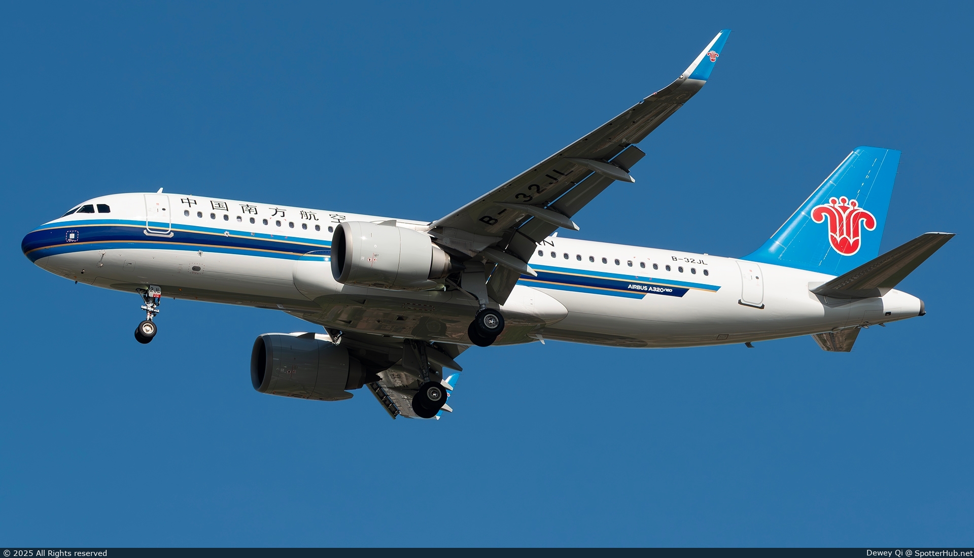 Photo of B-32JL - Airbus A320-251N operated by China Southern Airlines