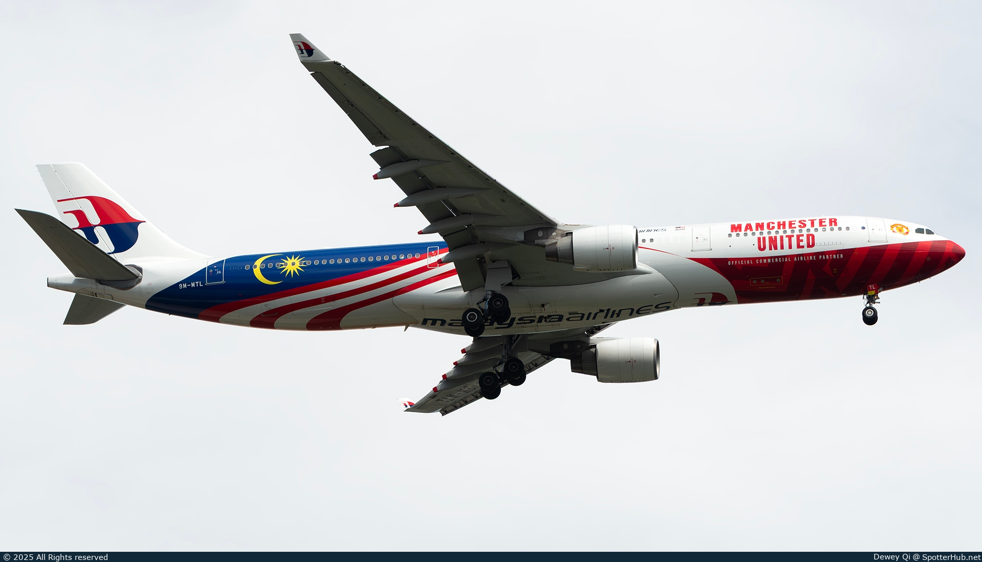 Photo of 9M-MTL - Airbus A330-323 operated by Malaysia Airlines
