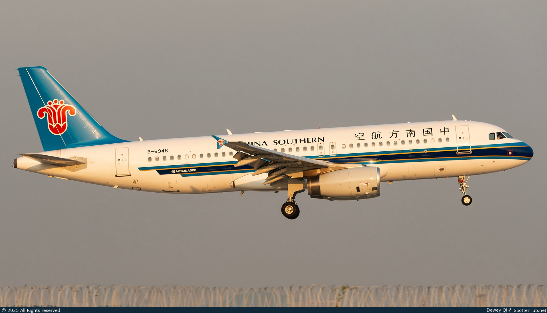 Photo of B-6946 - Airbus A320-232 operated by China Southern Airlines
