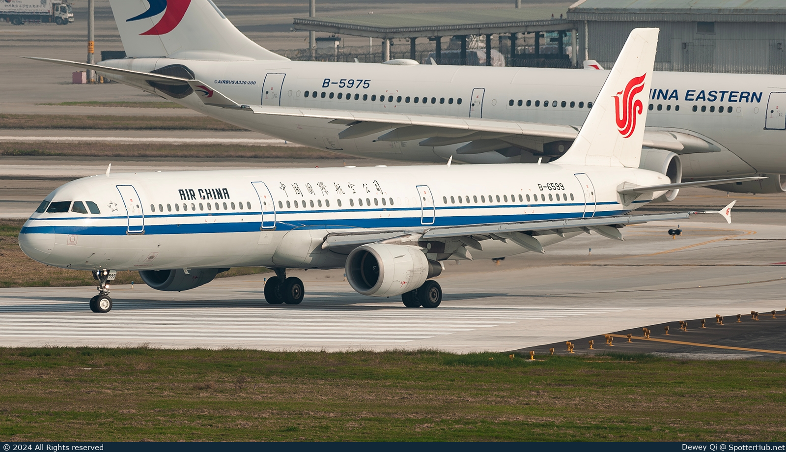 Photo of B-6599 - Airbus A321-213 operated by Air China