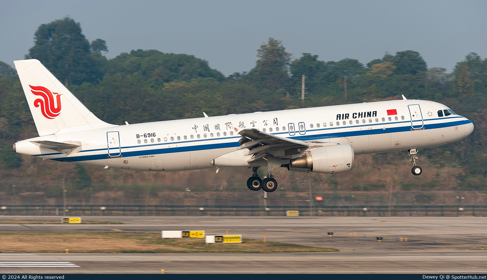 Photo of B-6916 - Airbus A320-214 operated by Air China