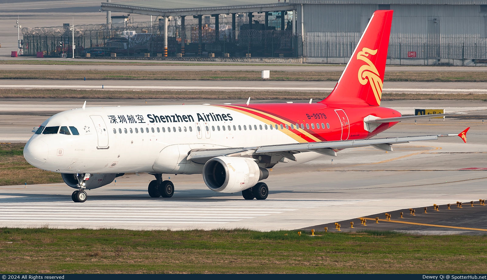 Photo of B-9979 - Airbus A320-214 operated by Shenzhen Airlines