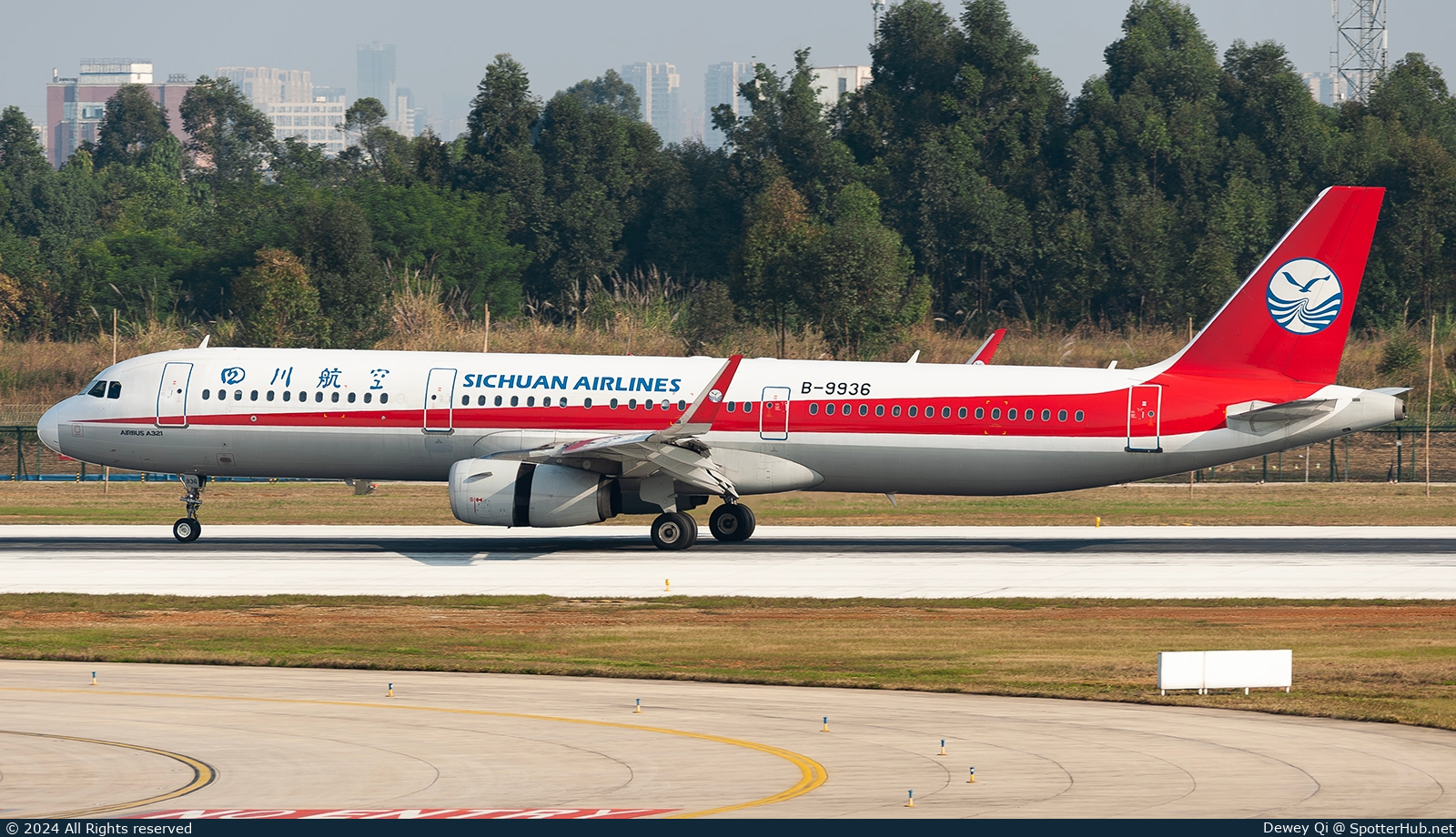 Photo of B-9936 - Airbus A321-231 operated by Sichuan Airlines