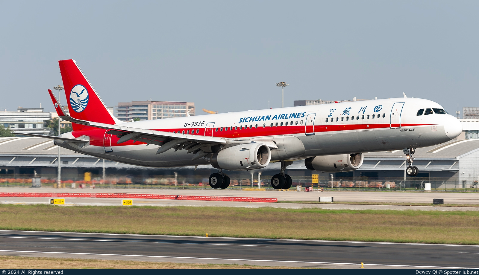Photo of B-9936 - Airbus A321-231 operated by Sichuan Airlines