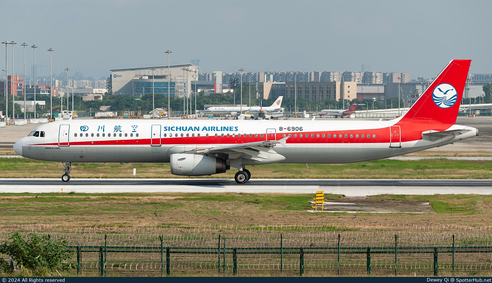 Photo of B-6906 - Airbus A321-231 operated by Sichuan Airlines