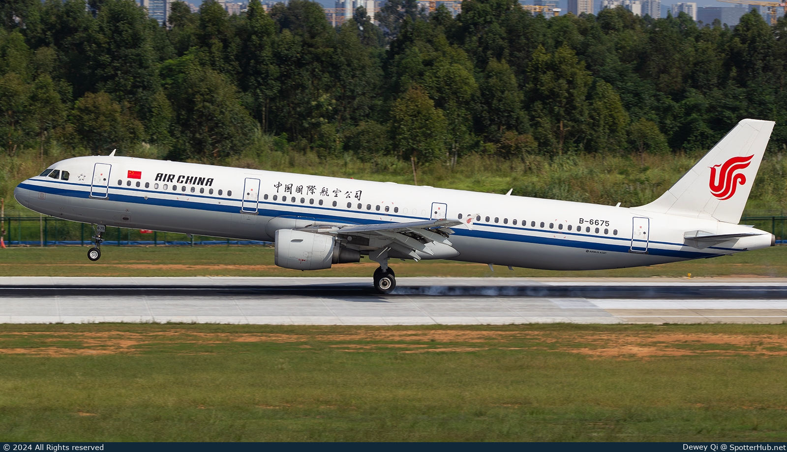 Photo of B-6675 - Airbus A321-213 operated by Air China
