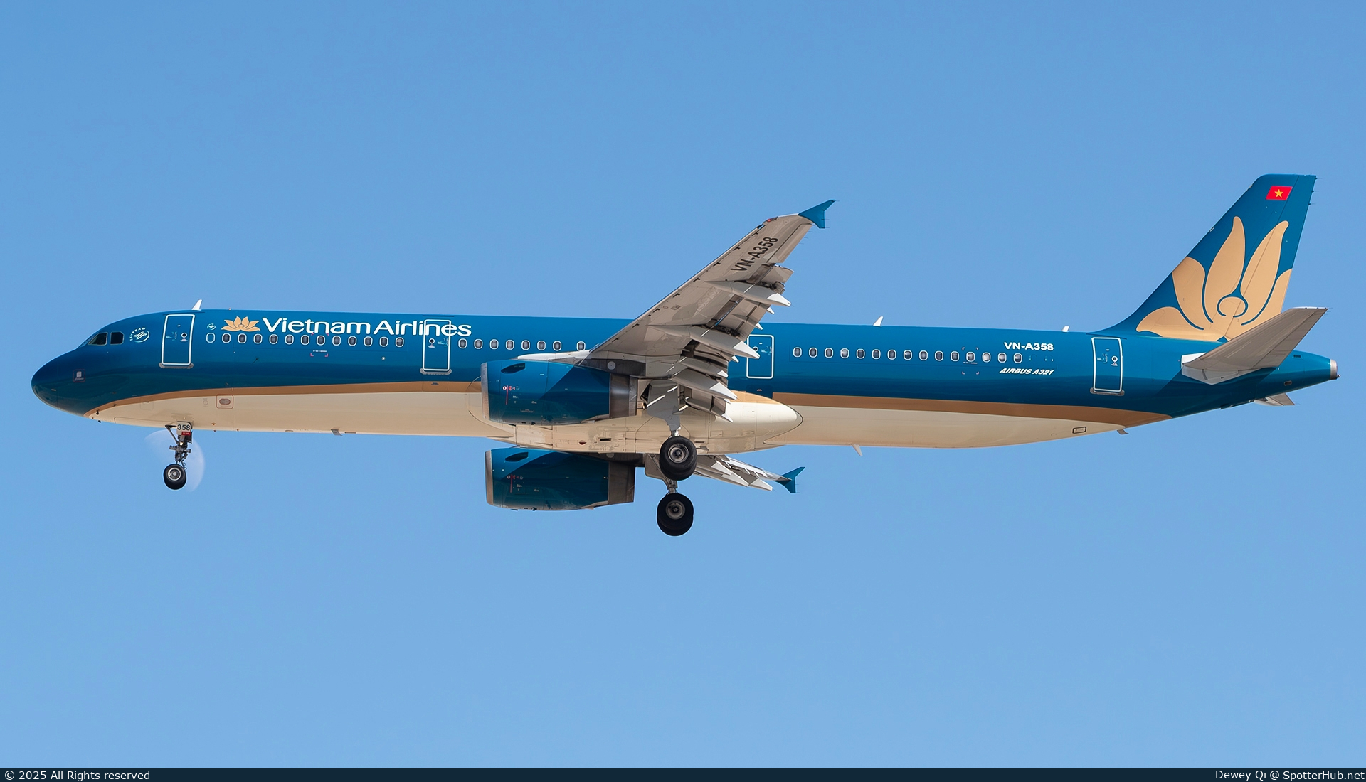 Photo of VN-A358 - Airbus A321-231 operated by Vietnam Airlines