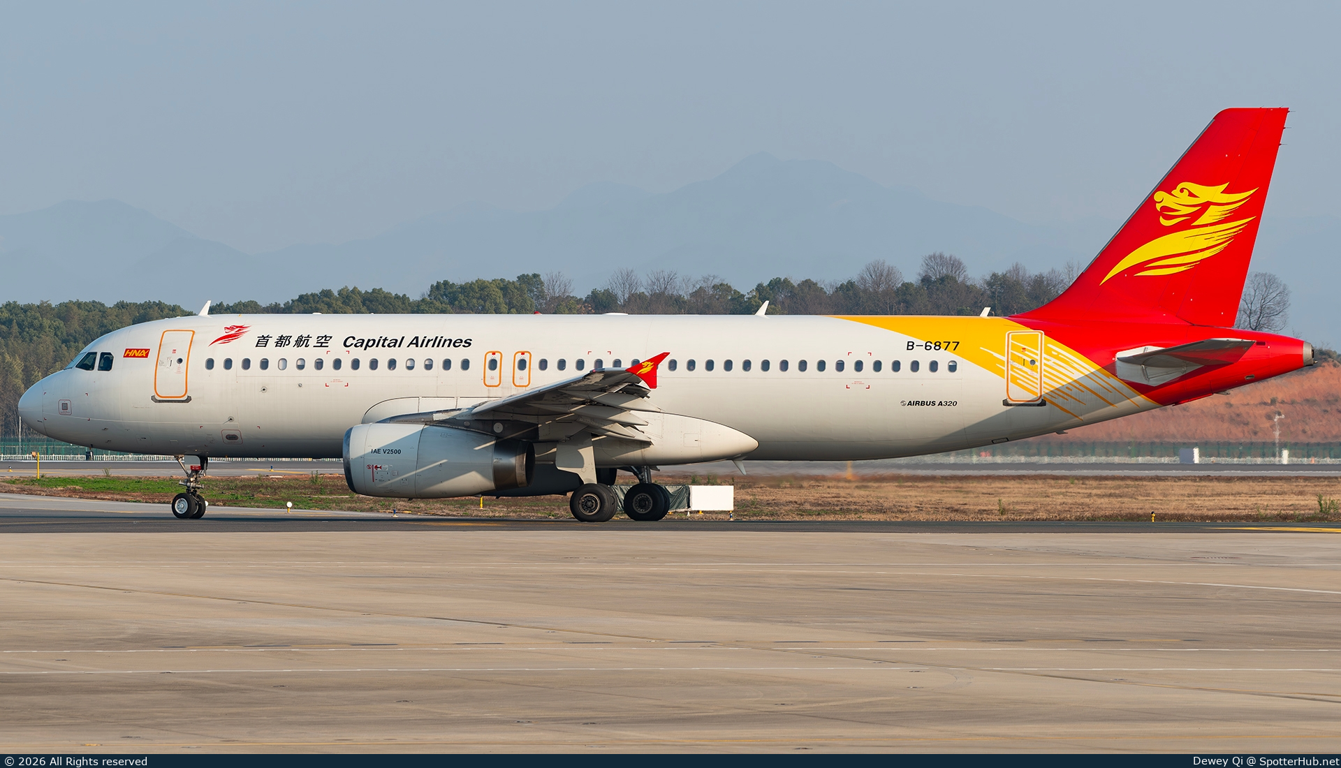 Photo of B-6877 - Airbus A320-232 operated by Capital Airlines