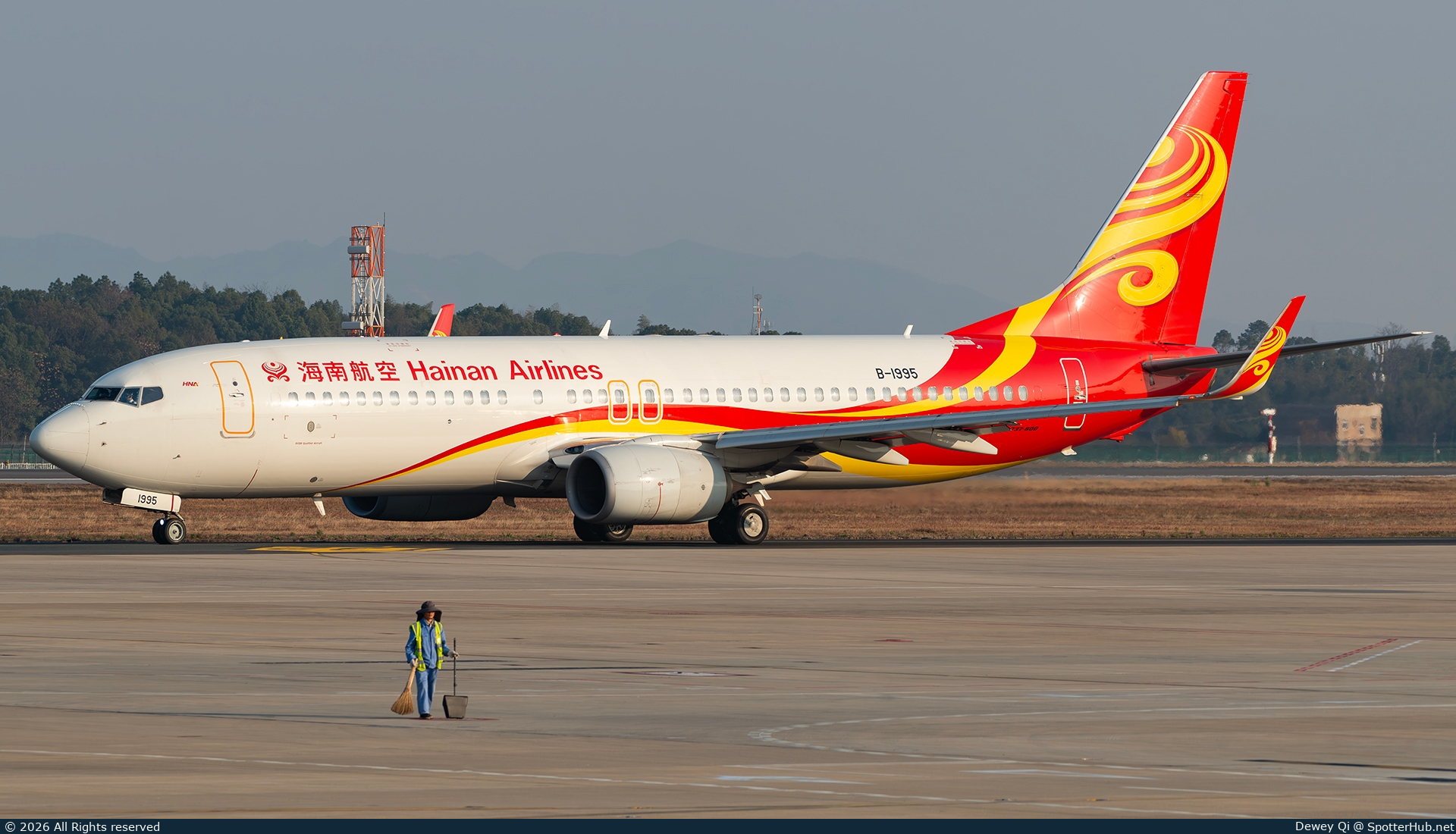 Photo of B-1995 - Boeing 737-84P operated by Hainan Airlines