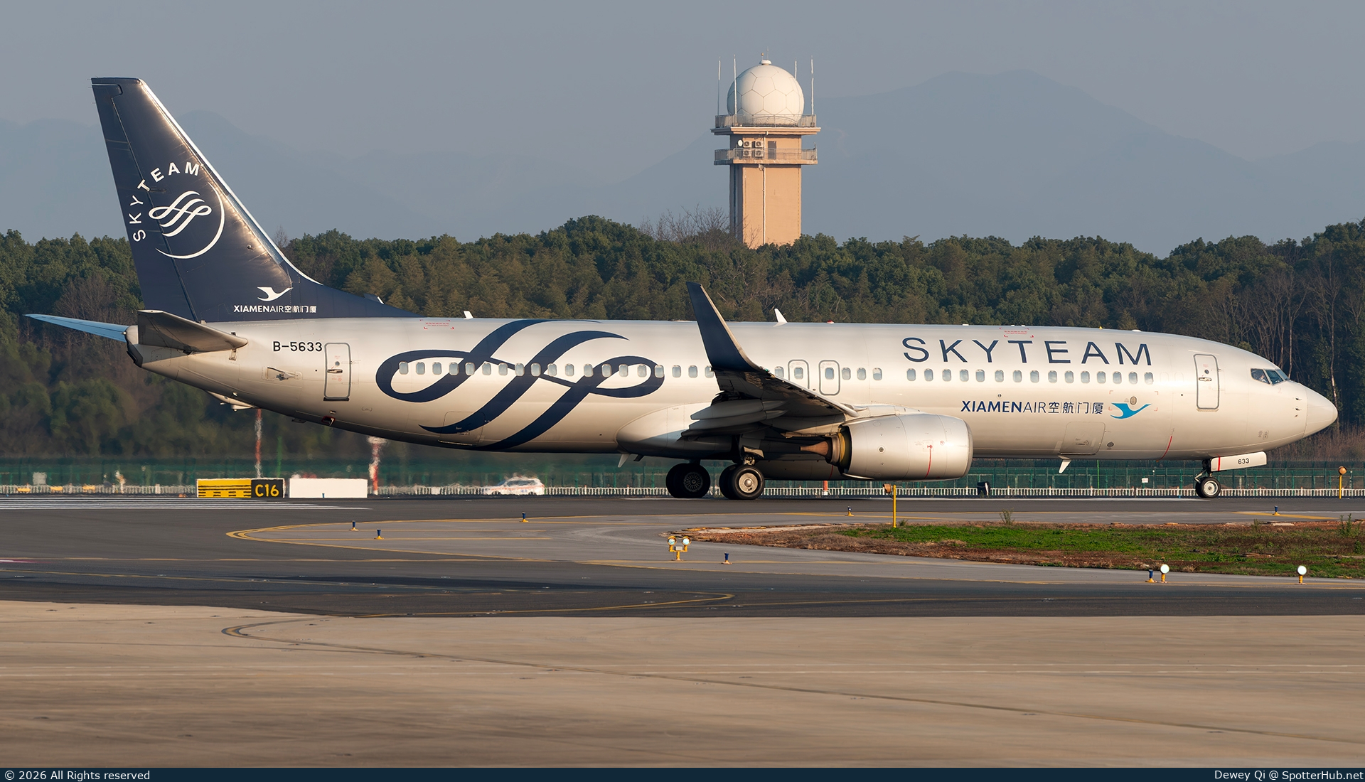 Photo of B-5633 - Boeing 737-85C operated by Xiamen Airlines