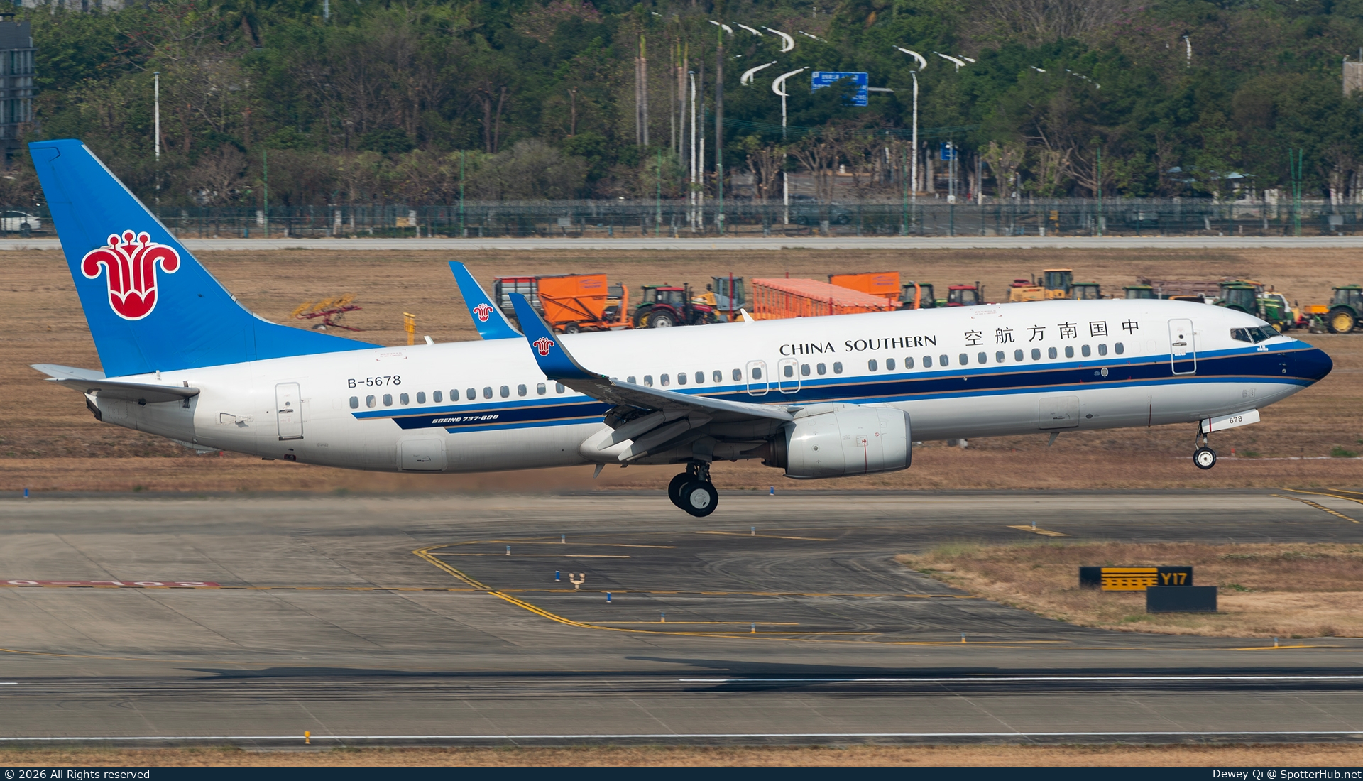 Photo of B-5678 - Boeing 737-81B operated by China Southern Airlines