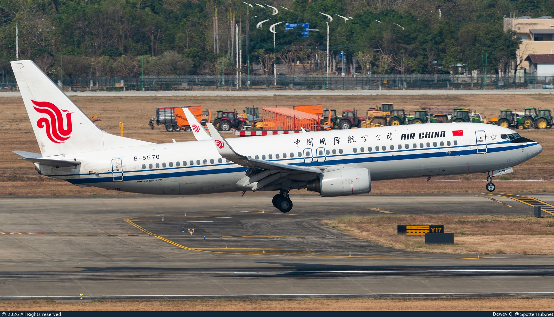 Photo of B-5570 - Boeing 737-89L operated by Air China