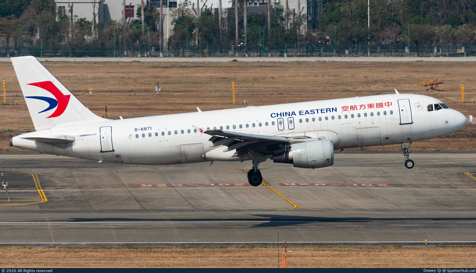 Photo of B-6871 - Airbus A320-214 operated by China Eastern Airlines