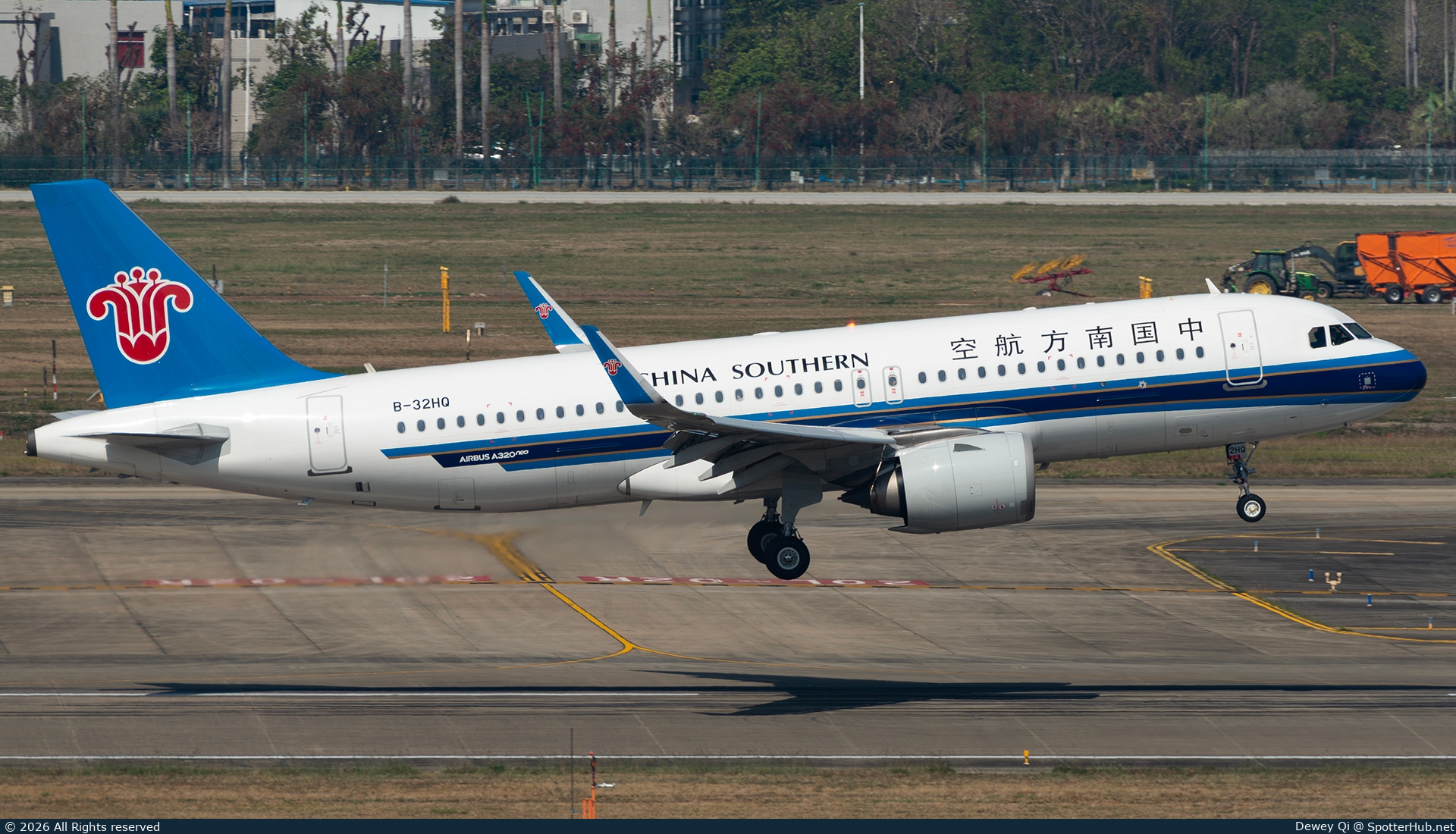 Photo of B-32HQ - Airbus A320-251N operated by China Southern Airlines