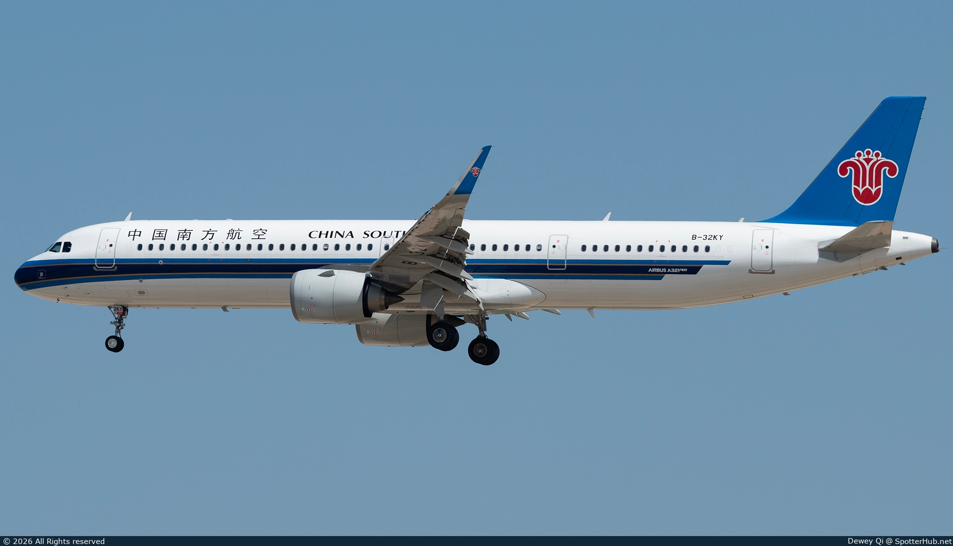 Photo of B-32KY - Airbus A321-251NX operated by China Southern Airlines