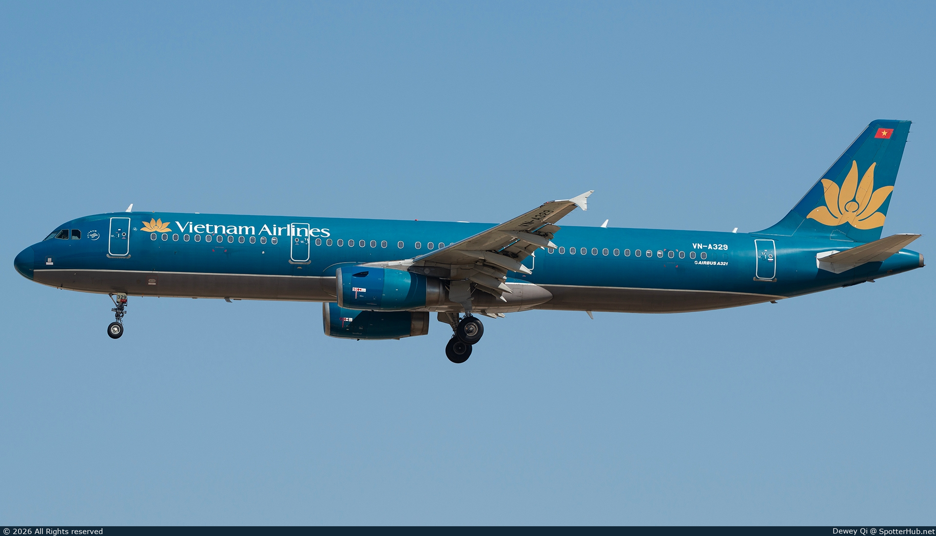 Photo of VN-A329 - Airbus A321-231 operated by Vietnam Airlines