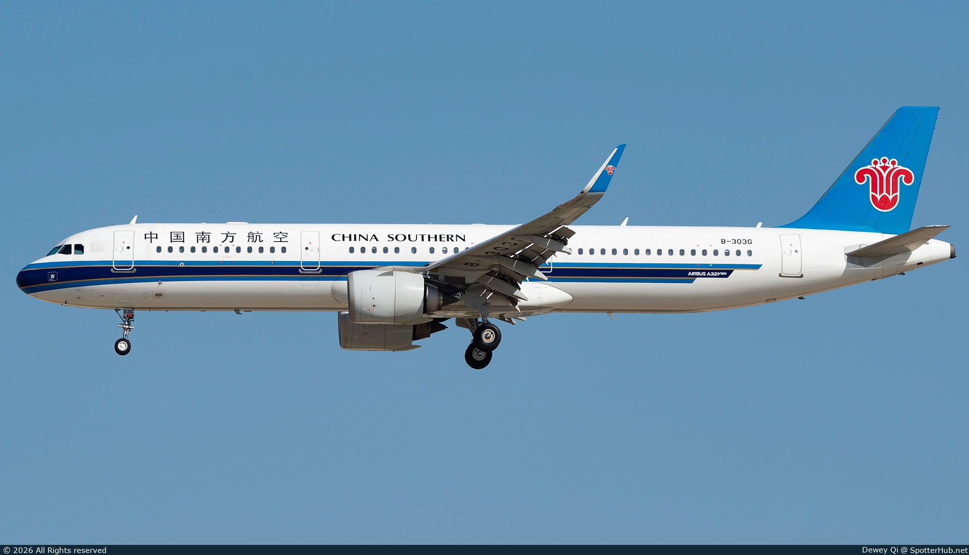 Photo of B-303G - Airbus A321-253N operated by China Southern Airlines
