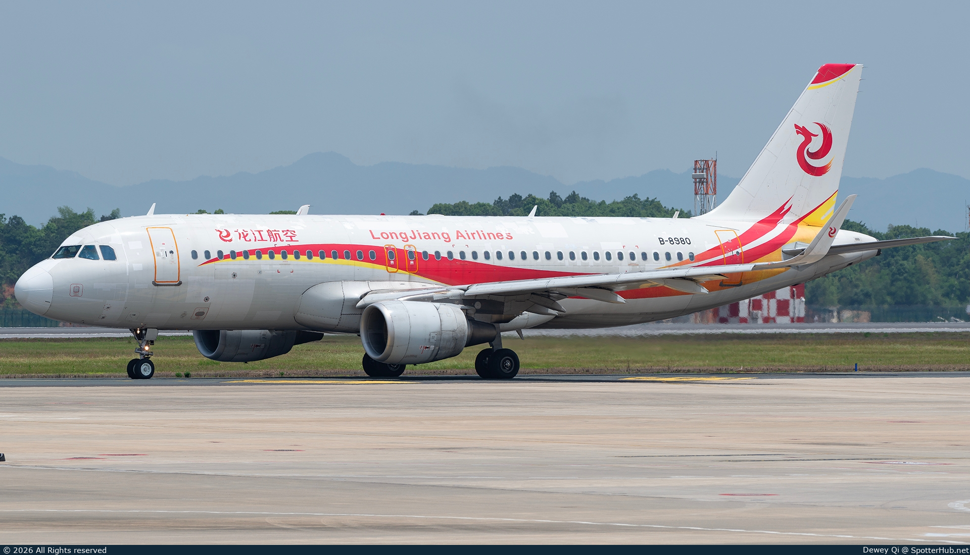 Photo of B-8980 - Airbus A320-216 operated by LongJiang Airlines