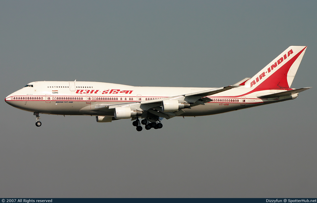Photo of VT-AIM - Boeing 747-433(M) operated by Air India