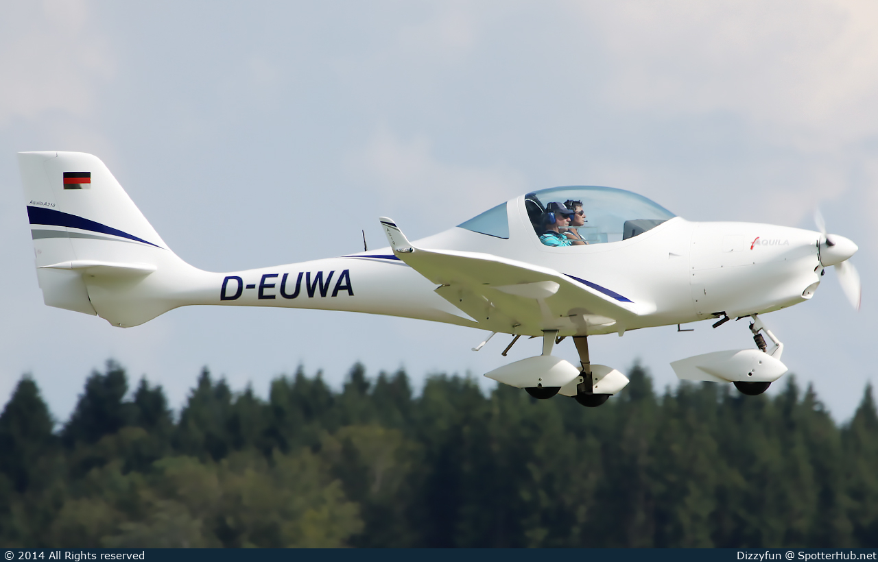 Photo of D-EUWA - Aquila A210 operated by Flugsportvereinigung Radolfzell