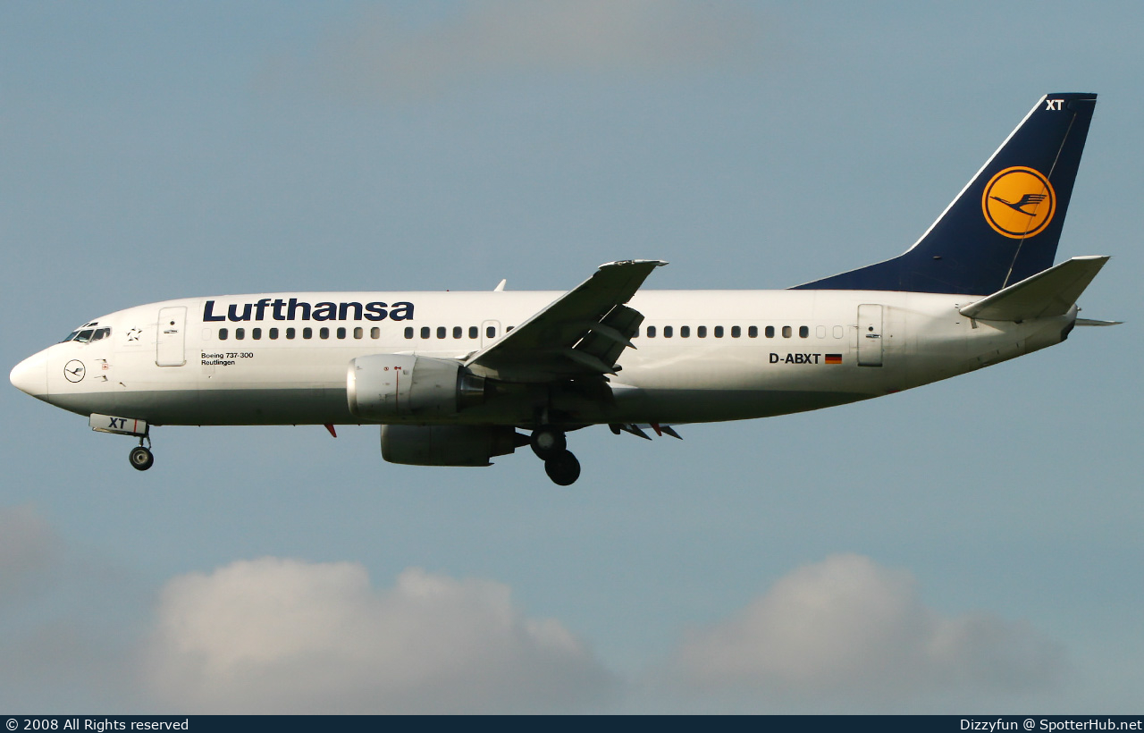 Photo of D-ABXT - Boeing 737-330 operated by Lufthansa