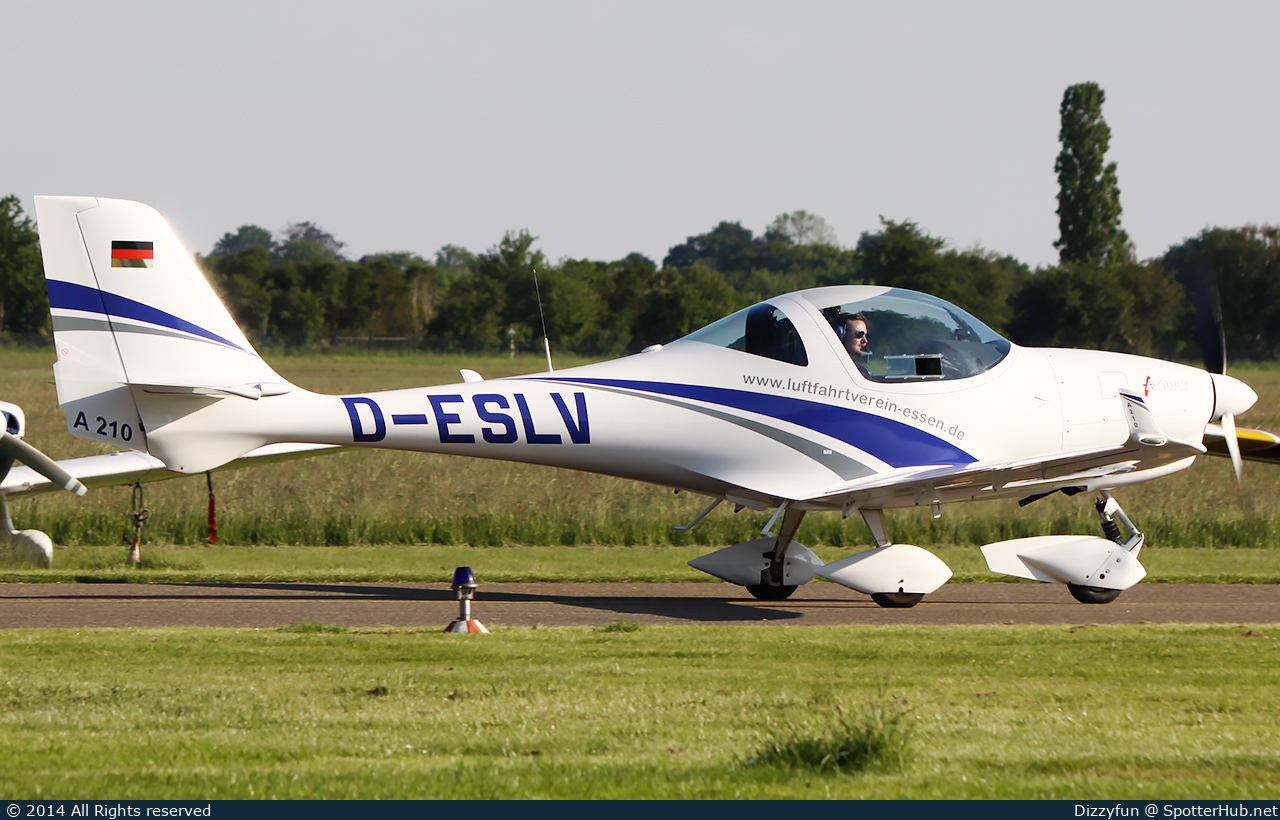 Photo of D-ESLV - Aquila A210 operated by Luftfahrtverein Essen