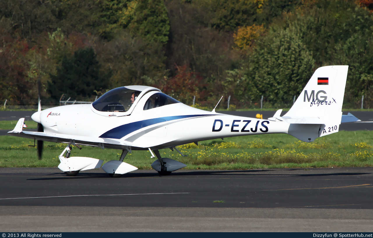 Photo of D-EZJS - Aquila A210 operated by MG flyers
