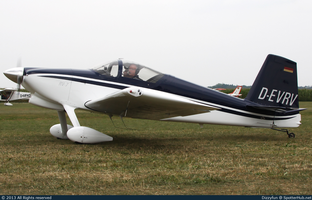 Photo of D-EVRV - Vans RV-7 operated by Private