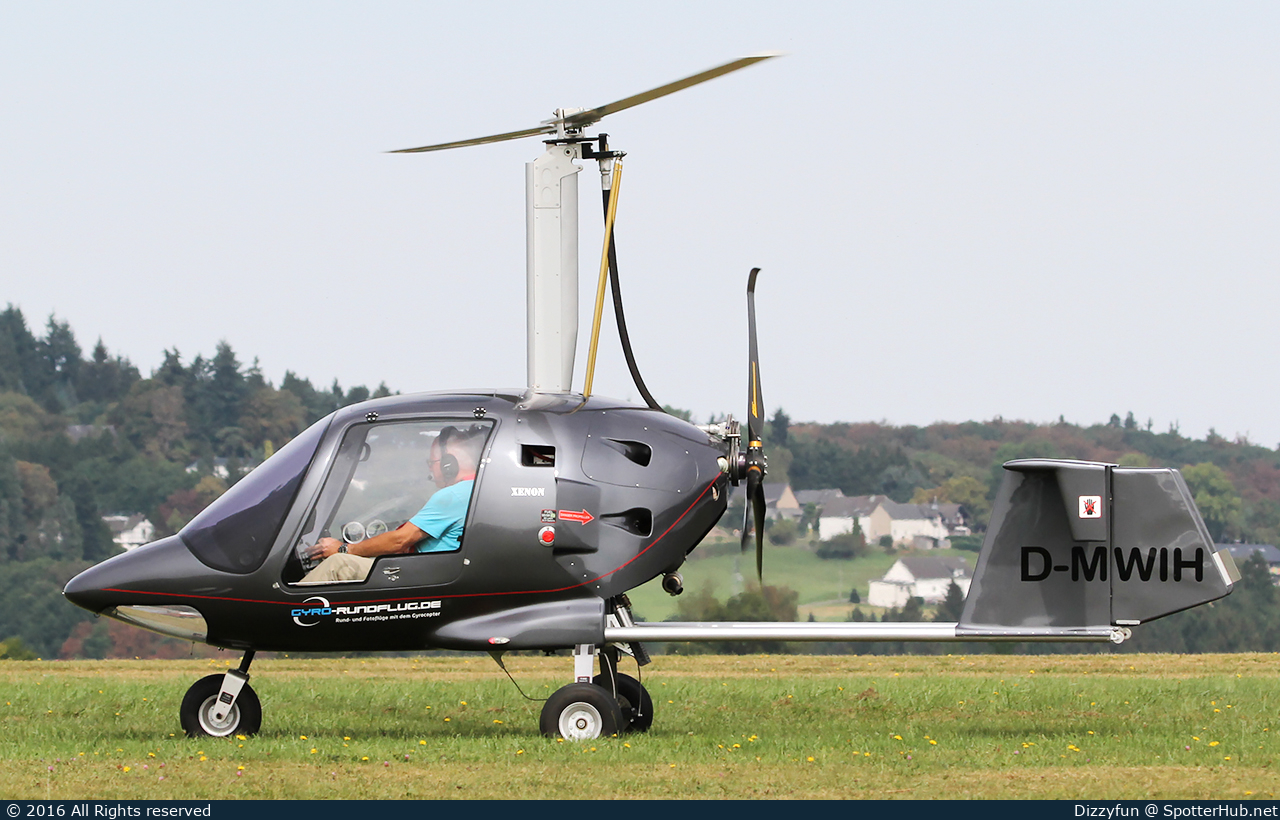 Photo of D-MWIH - Celier Xenon 4 operated by Private