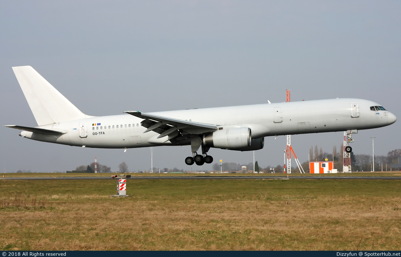 Photo of OO-TFA - Boeing 757-28A(C) operated by ASL Airlines Belgium