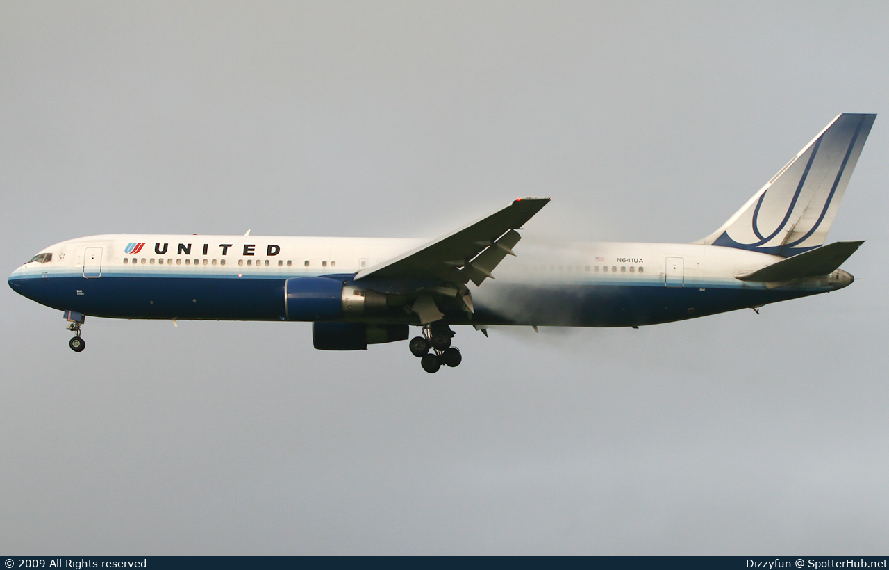 Photo of N641UA - Boeing 767-322(ER) operated by United Airlines