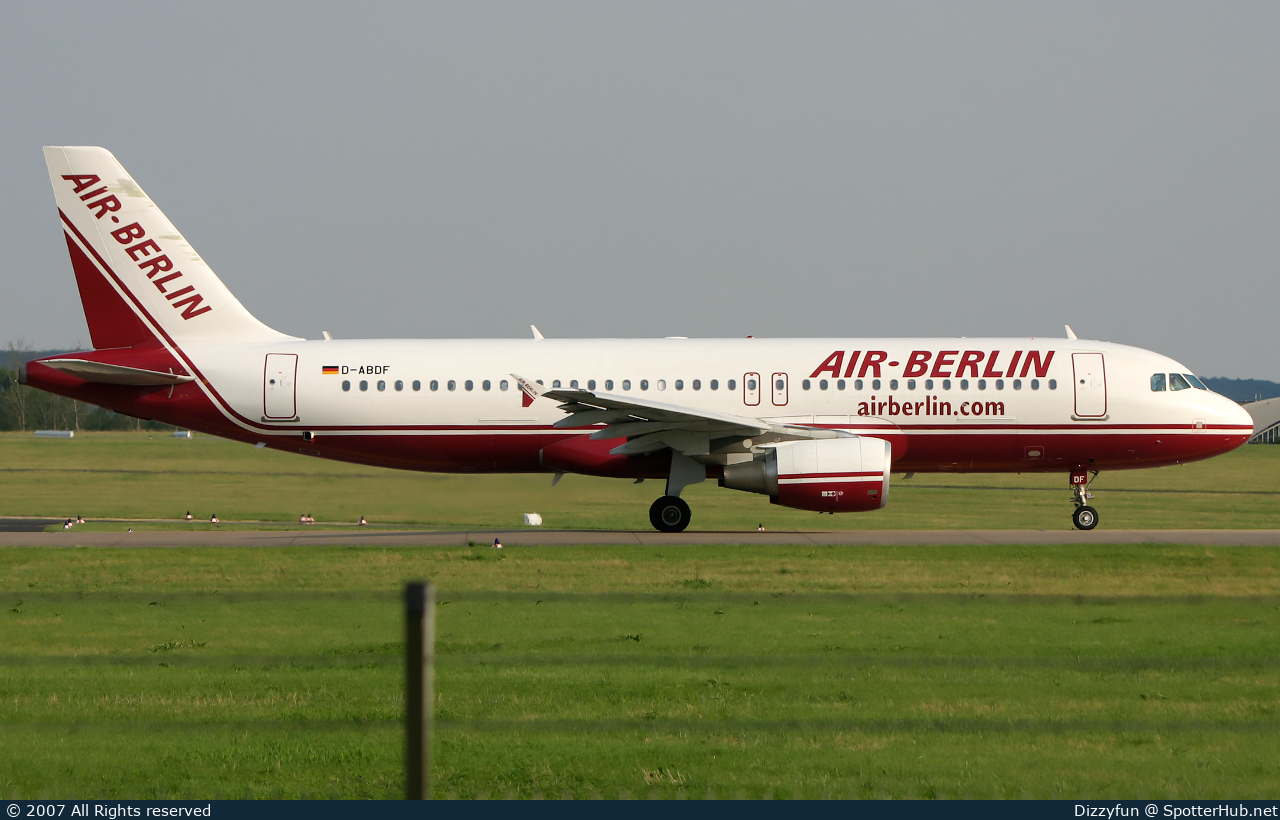 Photo of D-ABDF - Airbus A320-214 operated by Air Berlin