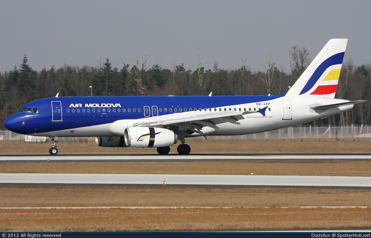 Photo of ER-AXP - Airbus A320-233 operated by Air Moldova