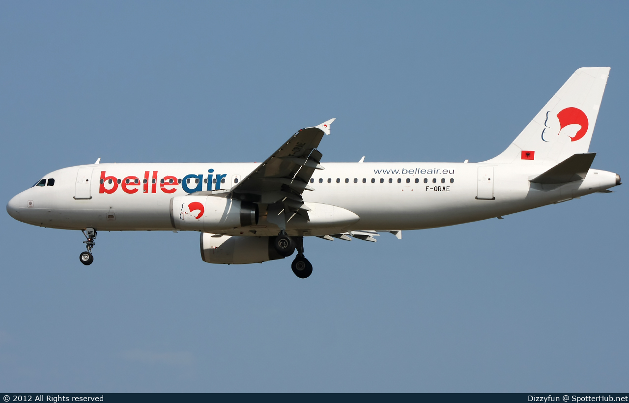 Photo of F-ORAE - Airbus A320-233 operated by Belle Air