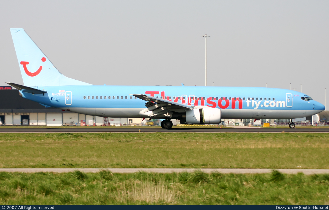 Photo of G-CDZI - Boeing 737-804 operated by Thomsonfly
