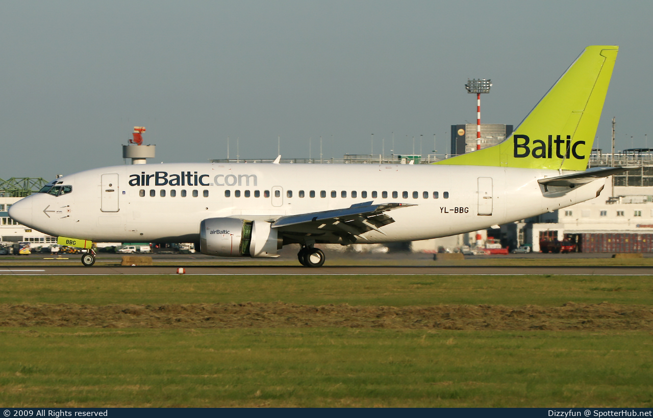 Photo of YL-BBG - Boeing 737-548 operated by airBaltic