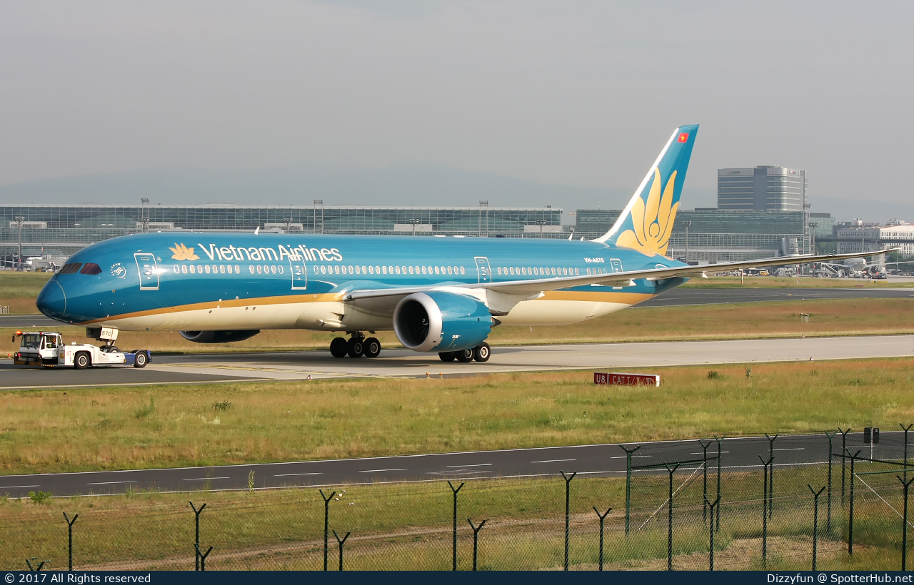 Photo of VN-A870 - Boeing 787-9 Dreamliner operated by Vietnam Airlines