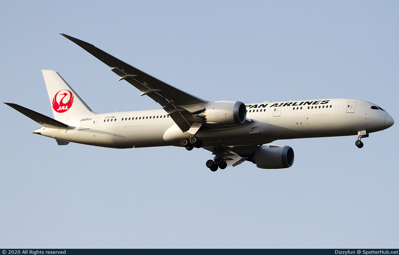 Photo of JA880J - Boeing 787-9 Dreamliner operated by Japan Airlines