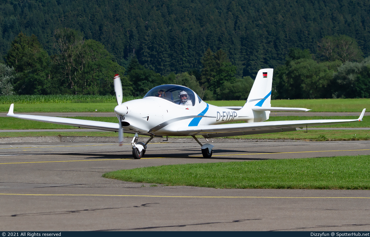Photo of D-EYHP - Aquila A210 operated by GAviators