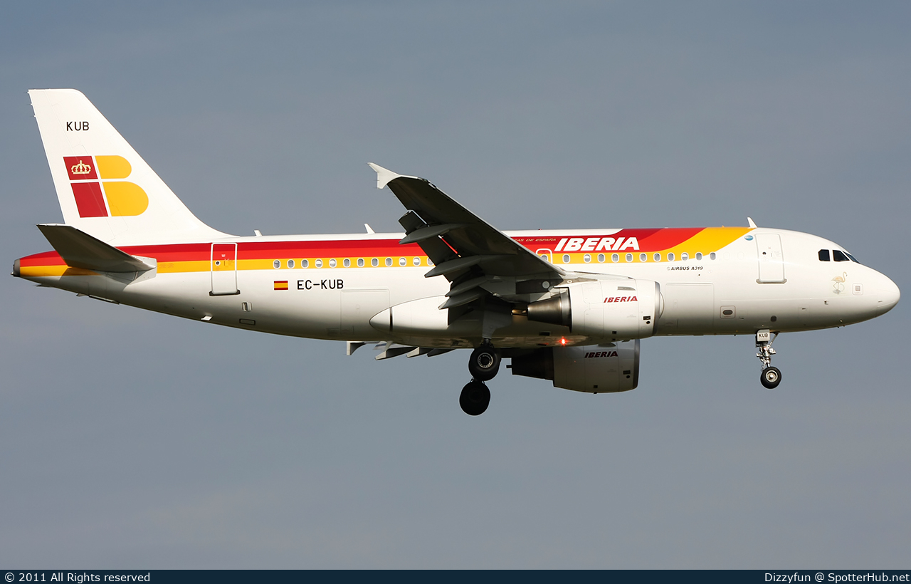 Photo of EC-KUB - Airbus A319-111 operated by Iberia
