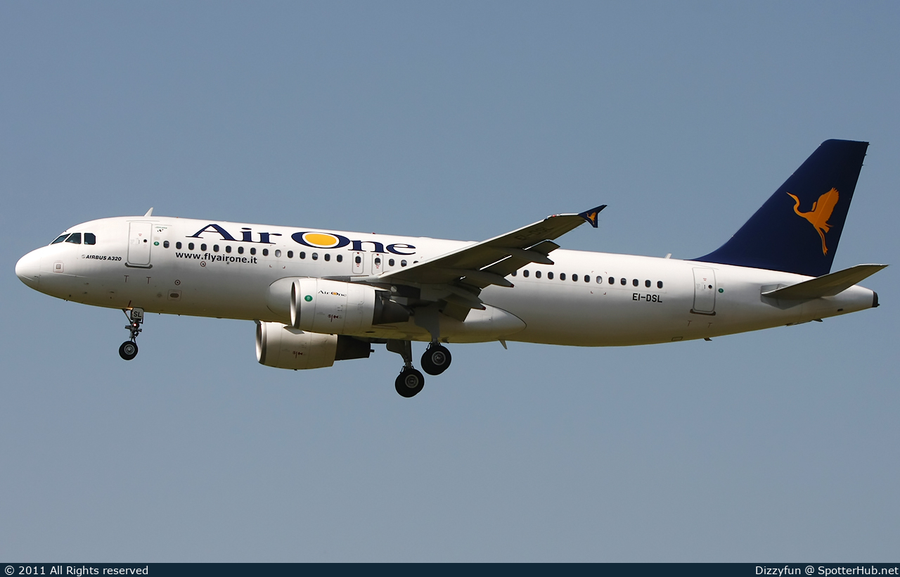 Photo of EI-DSL - Airbus A320-216 operated by Air One