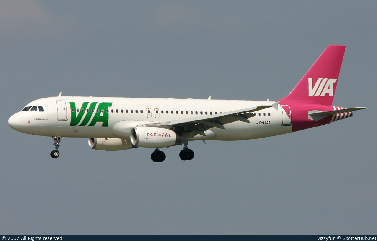 Photo of LZ-MDB - Airbus A320-232 operated by Air Via