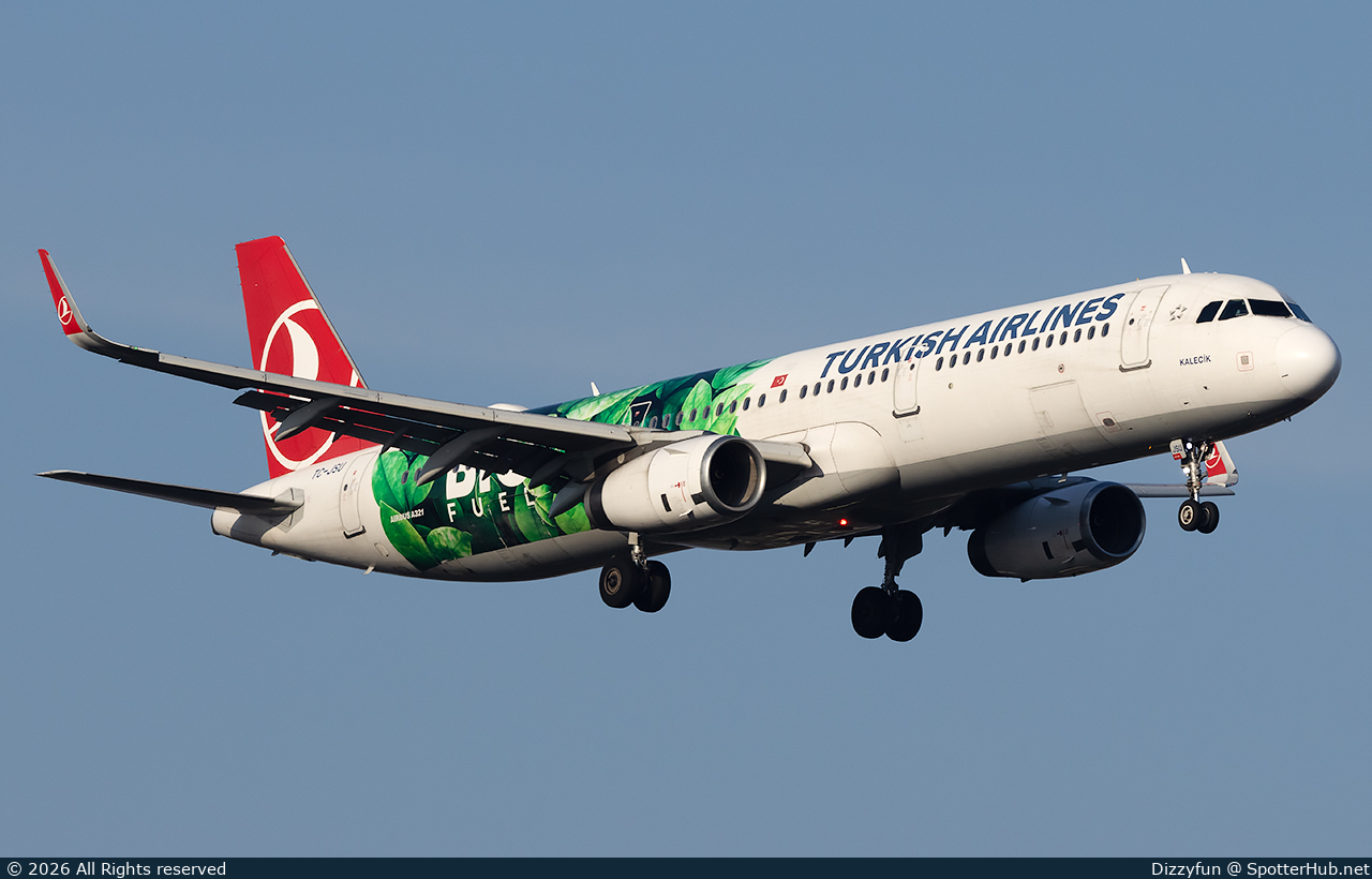 Photo of TC-JSU - Airbus A321-231 operated by Turkish Airlines
