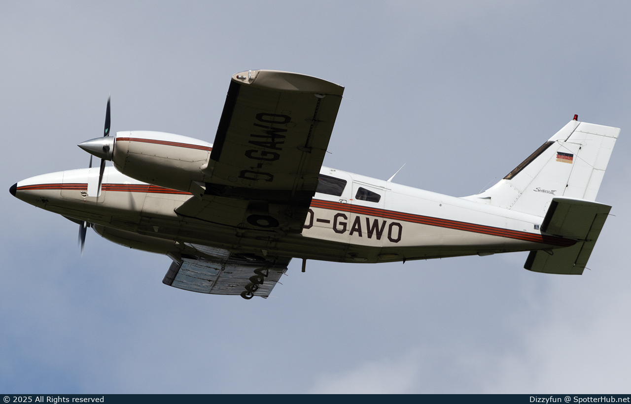 Photo of D-GAWO - Piper PA-34-220T Seneca III operated by Private