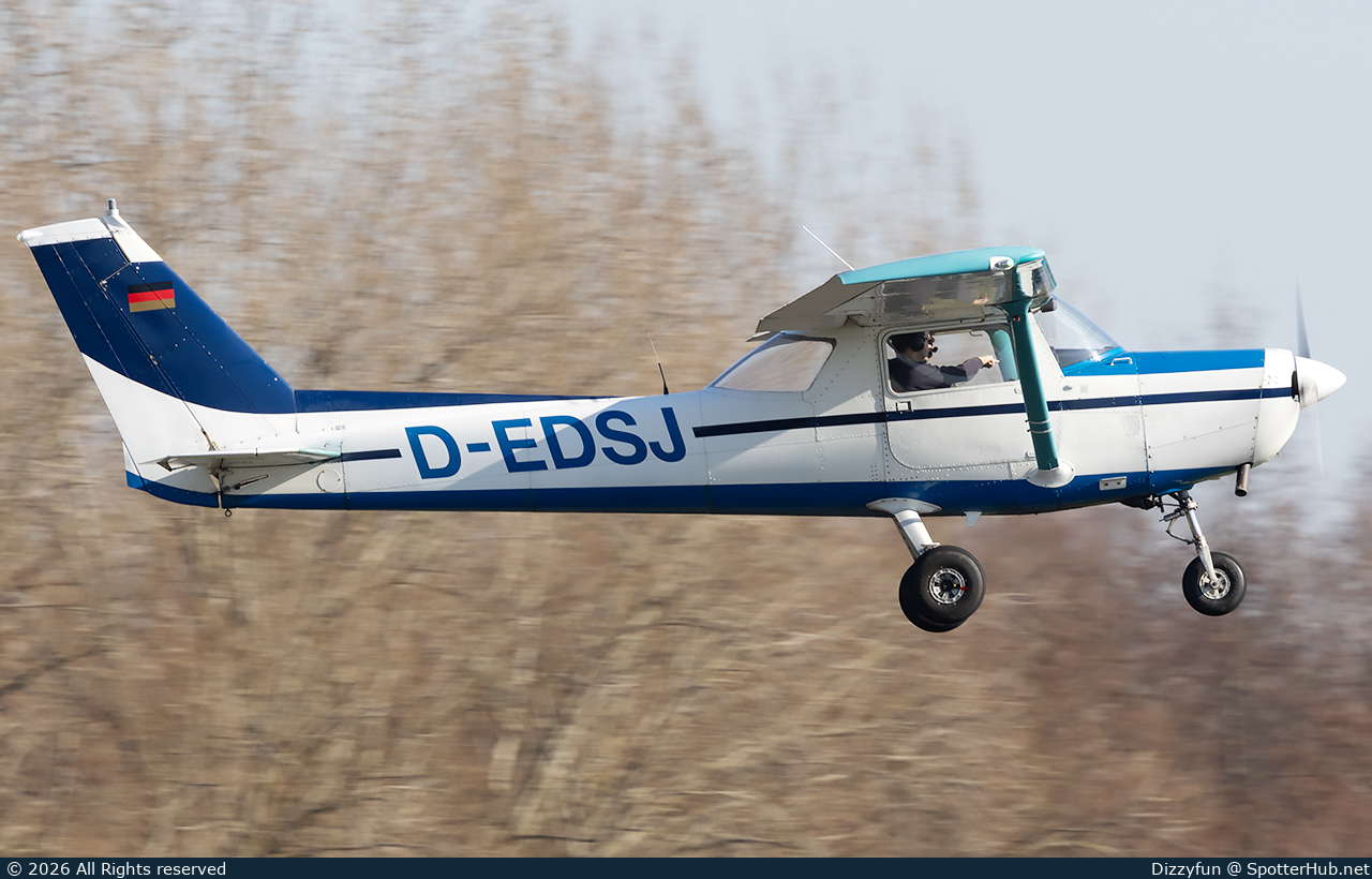 Photo of D-EDSJ - Reims-Cessna F152 II operated by TL Aviation