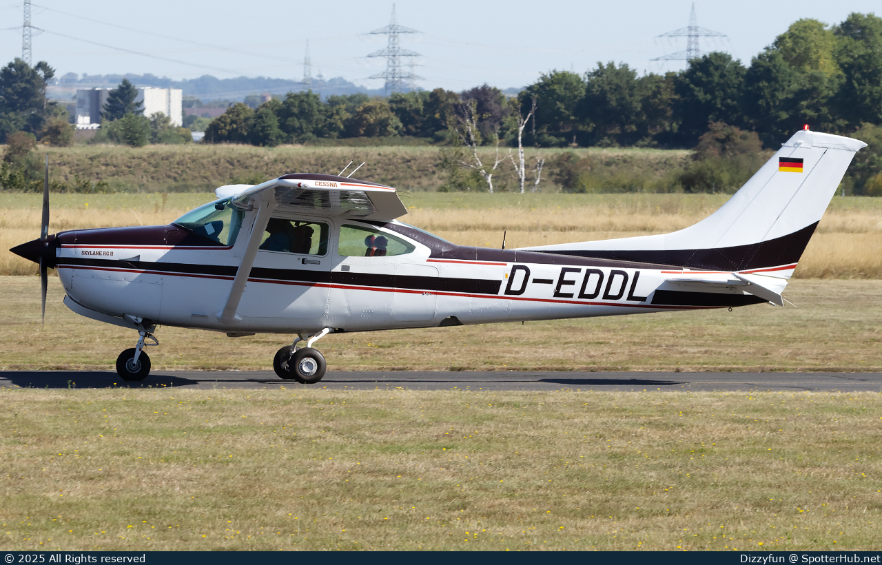Photo of D-EDDL - Cessna R182 Skylane RG II operated by Private