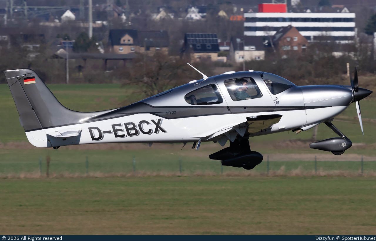 Photo of D-EBCX - Cirrus SR22 G1 operated by Private