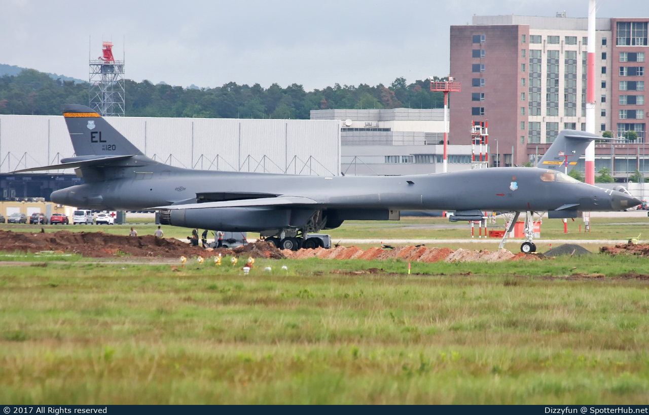 Photo of 86-0120 - Rockwell B-1B Lancer operated by US Air Force