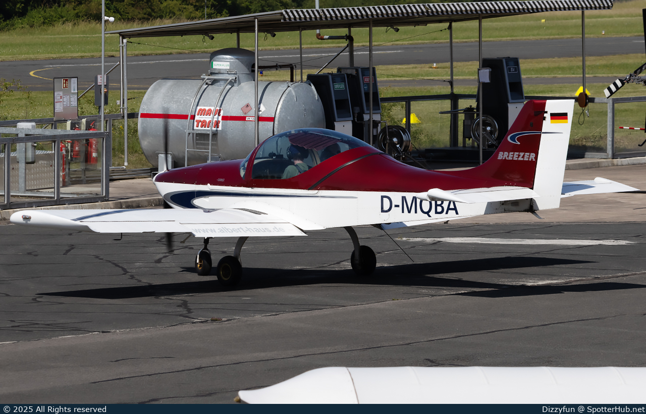 Photo of D-MQBA - Breezer B400 operated by Private